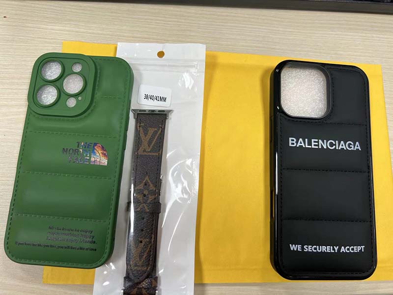 iPhone16 対応のダウンジャケット風スマホケース