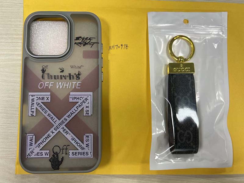iPhone16 Pro ケース オフホワイト ブランド スマホケース、キーホルダー無料