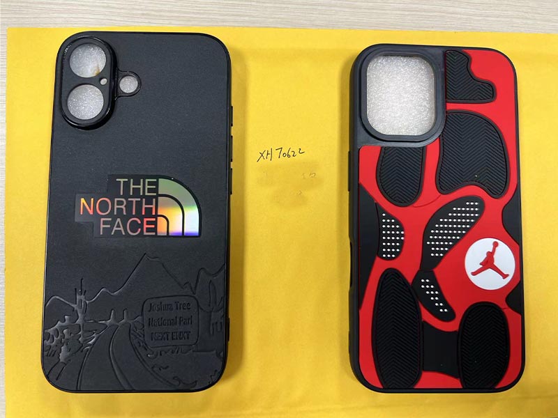 ノースフェイス風  iPhone16 スマホケース 高級感 芸能人