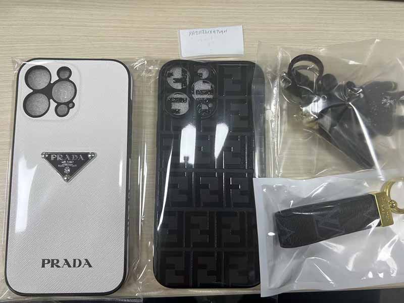 iPhone16 Pro Max ケース プラダ風 男女兼用