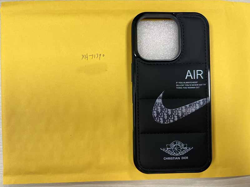 iPhone16 Pro 携帯 ケース ナイキ風 ダウンジャケット調
