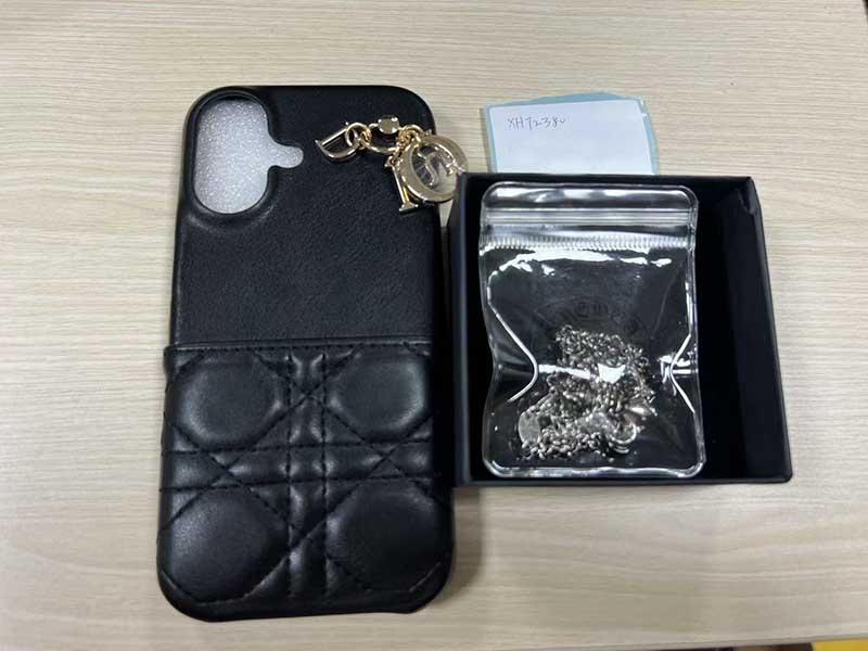 iPhone16 ケース ディオール風 レザー調 カード収納
