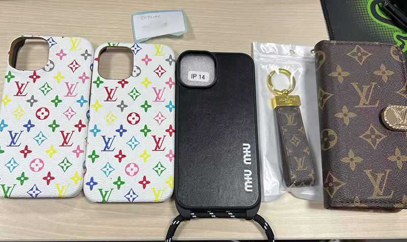 ​iPhone14 ケース ミュウミュウ風 高校生 ストリート