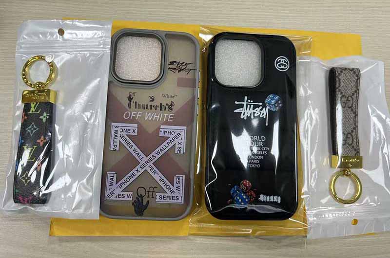 iPhone16e ケース オフホワイト風 ブランド スマホケース