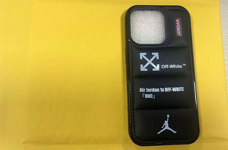 iPhone16 Plus 保護ケース オフホワイト風 ブランド おしゃれ