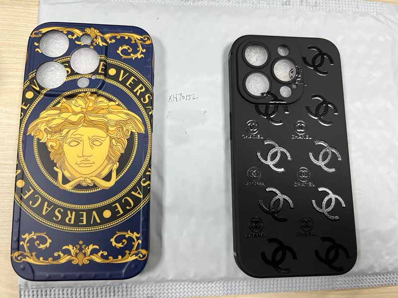 iPhone15 Pro ケース ヴェルサーチ風 ハイブランド 可愛い