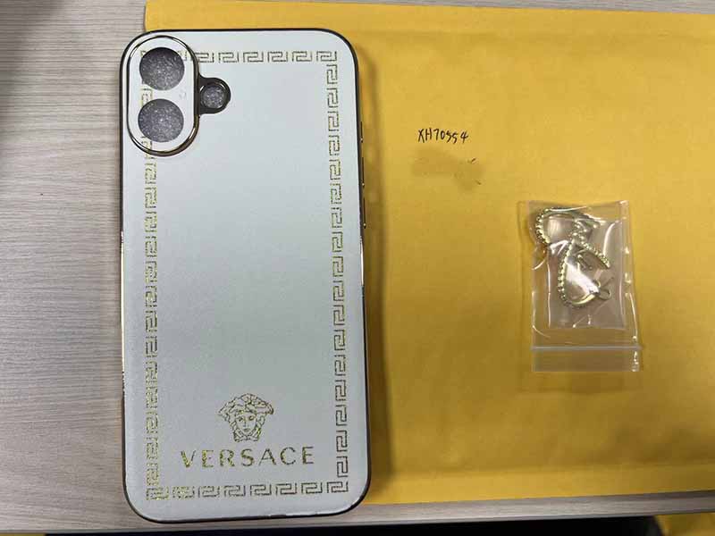 ​iPhone16 Plus  ケース ヴェルサーチ風 可愛い