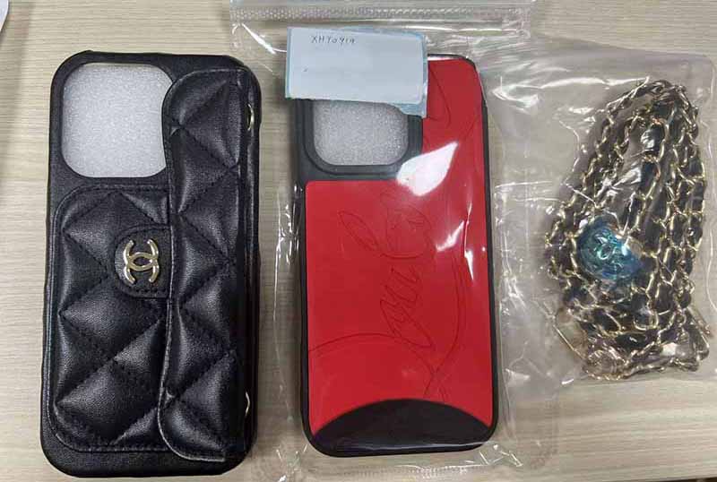 iPhone16 Pro ケース Christian Louboutin 風  ストリート ハイブランド スマホケース