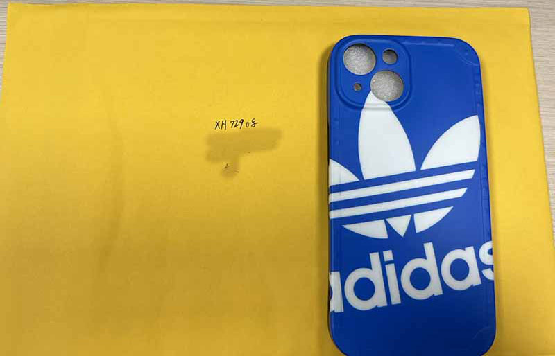iPhone15 携帯 ケース アディダス風 メンズ 高校生