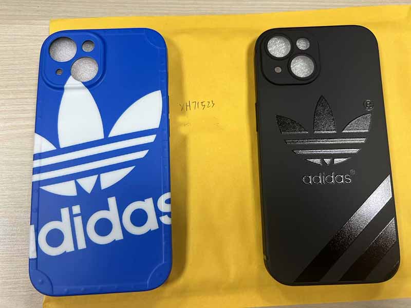 iPhone15 携帯 ケース アディダス 風 メンズ おしゃれ