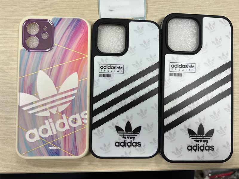 iPhone16e カバー アディダス 風 ハイブランド スマホケース
