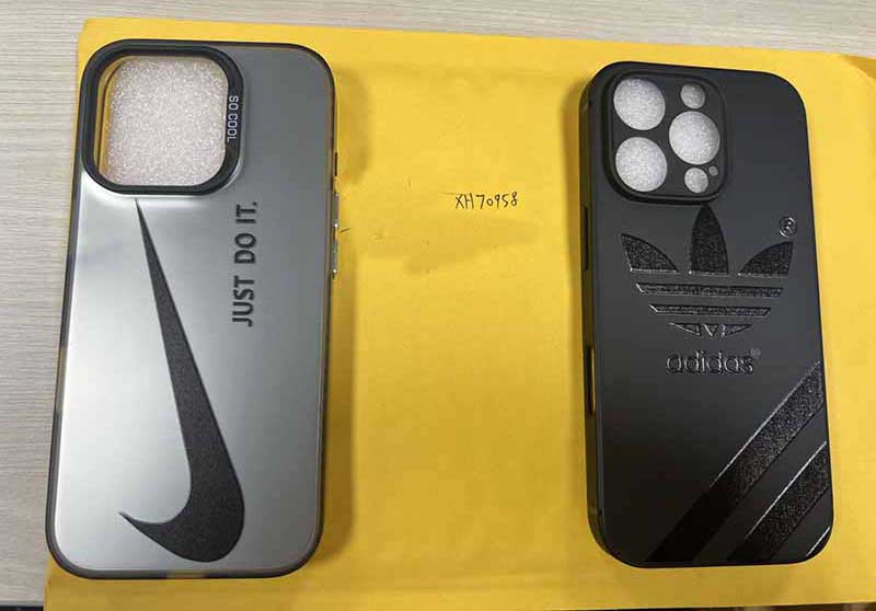 iPhone17 ケース アディダス 風 ハイブランド