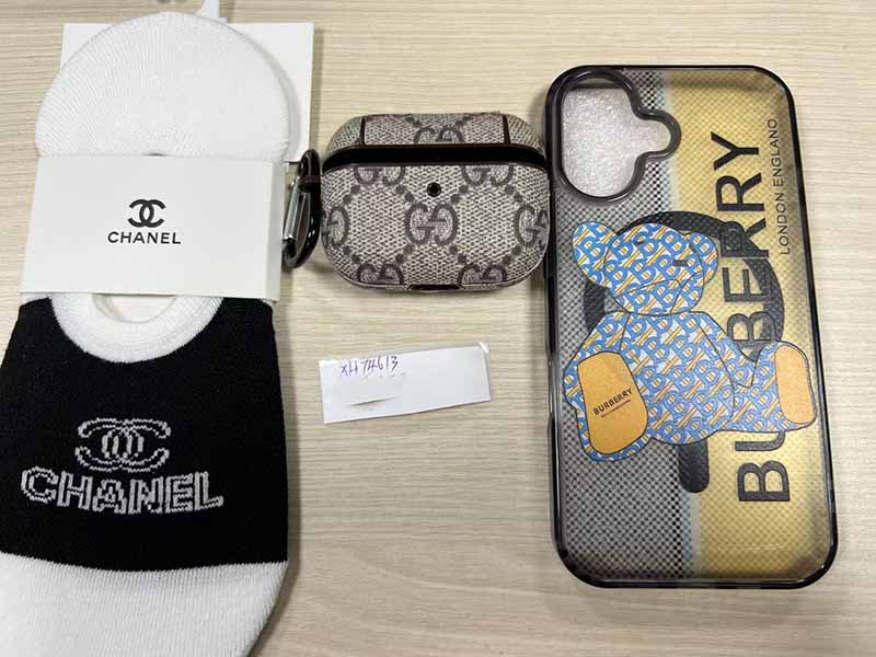 iPhone16 ケース バーバリー風 キャラクター ハイブランド