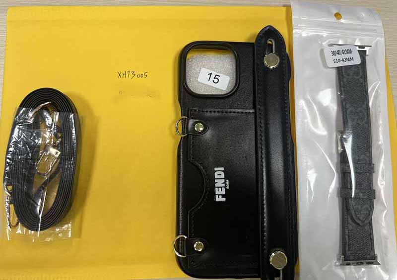iPhone15 スマホケース フェンディ風 おしゃれ カード収納 女性向け
