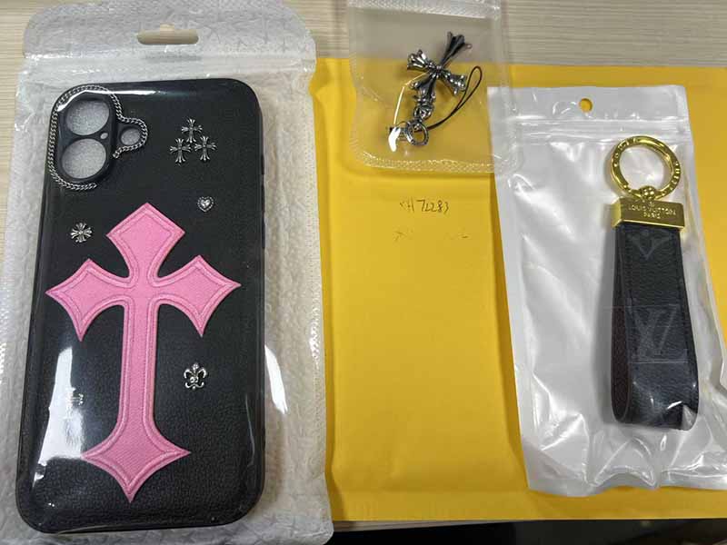 iPhone16 Plus ケース クロムハーツ風 ハイブランド