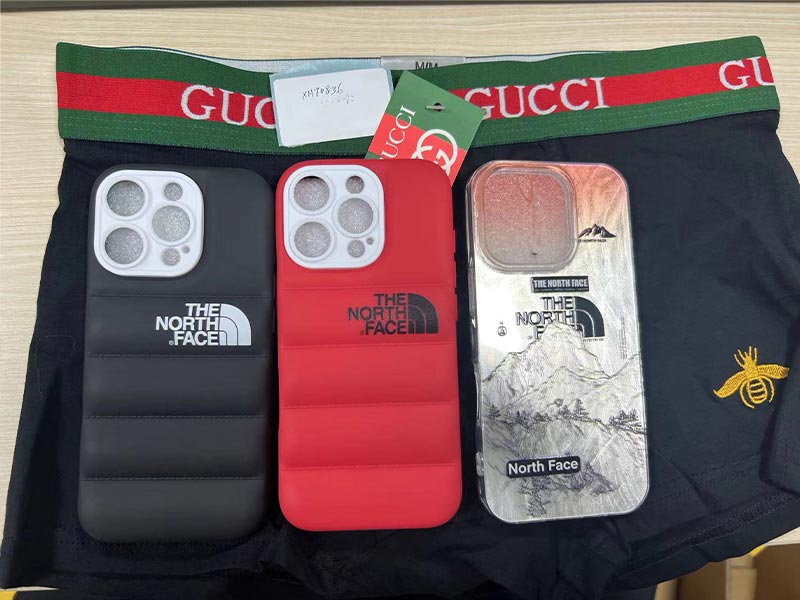 iPhone16 Pro ケース The North Face風 ハイブランド