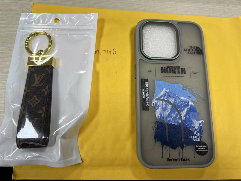 iPhone15 Pro ケース ノース・フェイス風 ハイブランド アウトドア メンズ