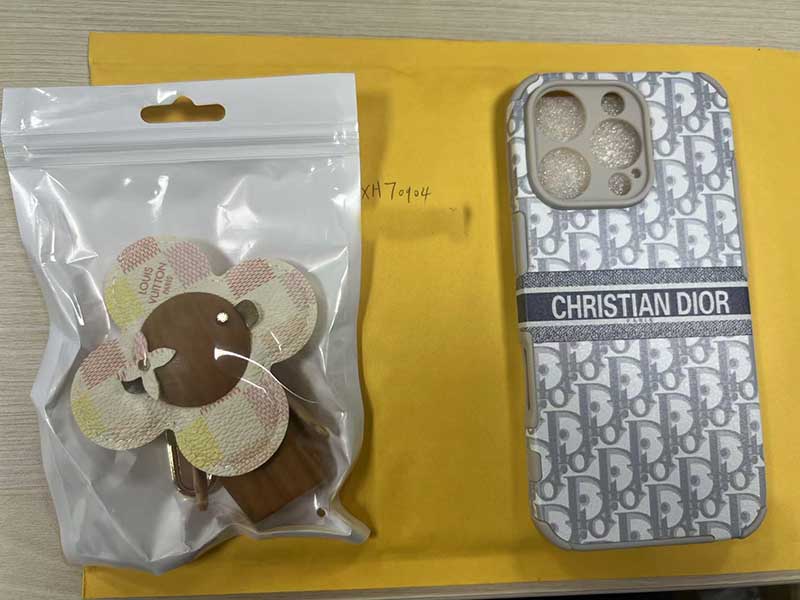 iPhone16 Pro 携帯 ケース ​Dior風 ハイブランド スマホケース 可愛い