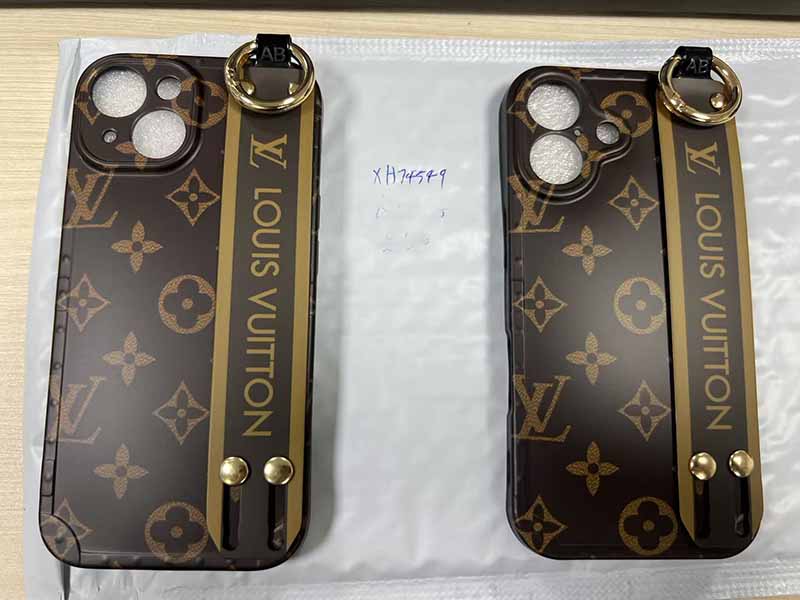 iPhone15  ストラップ 付きケース ルイヴィトン風 ハイブランド スマホケース