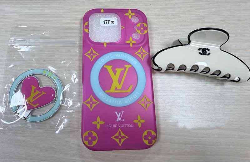iPhone17 Pro ケース Louis Vuitton風 ハイブランド スマホケース 可愛い