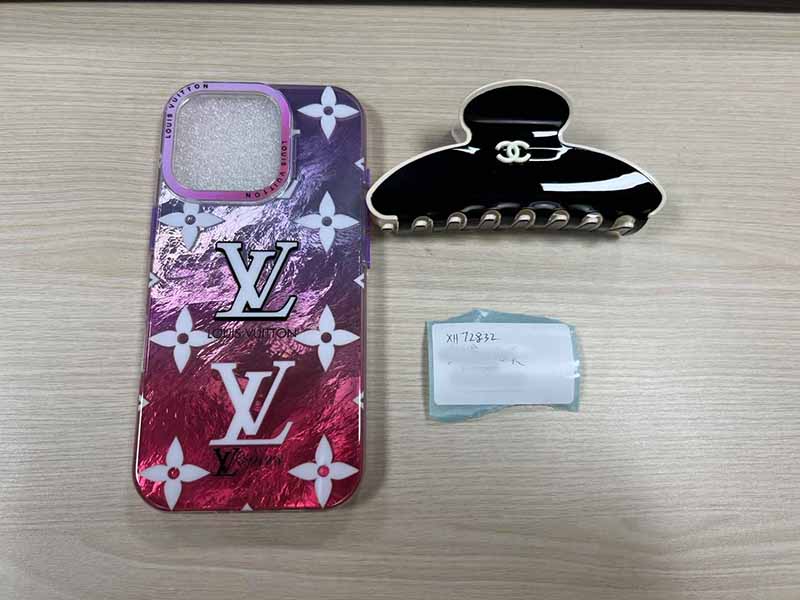 iPhone16 Pro カバー  ルイヴィトン風ハイブランド スマホケース おしゃれ