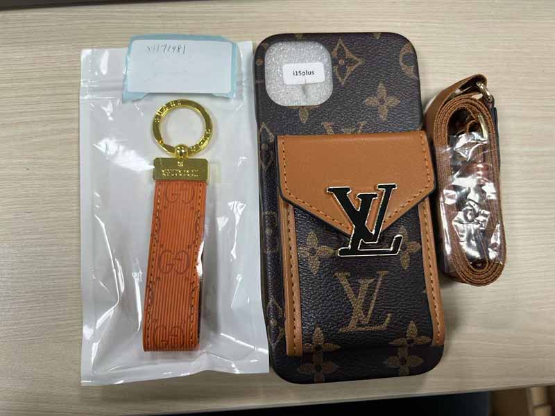 iPhone15 Plus ケース カード 入れ Louis Vuitton風 ハイブランド