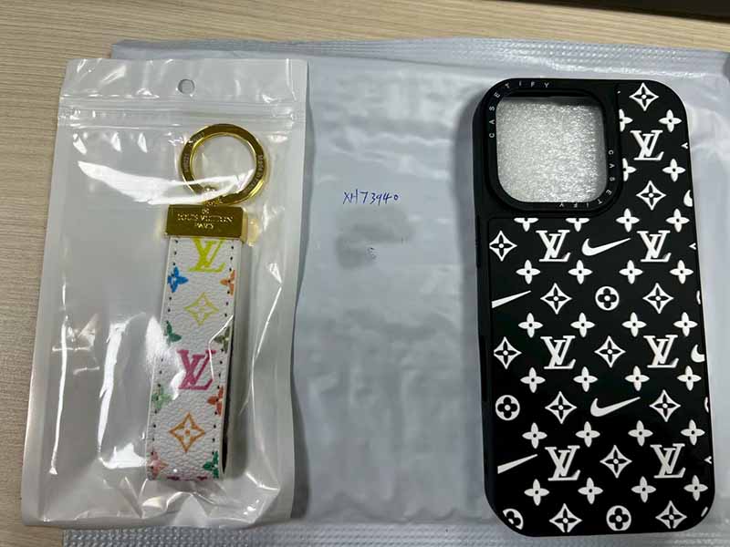 iPhone16 Pro スマホケース ルイヴィトン風 ハイブランド