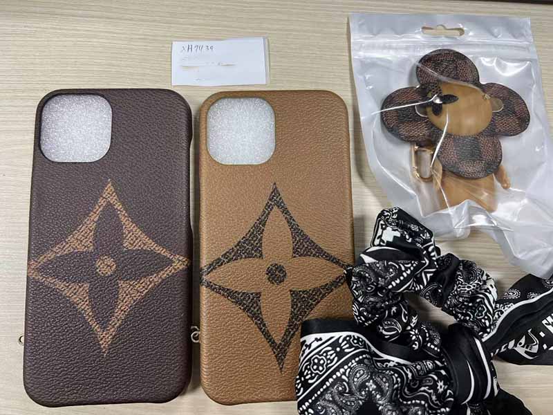 iPhone15 スマホケース ルイヴィトン風 ハイブランド