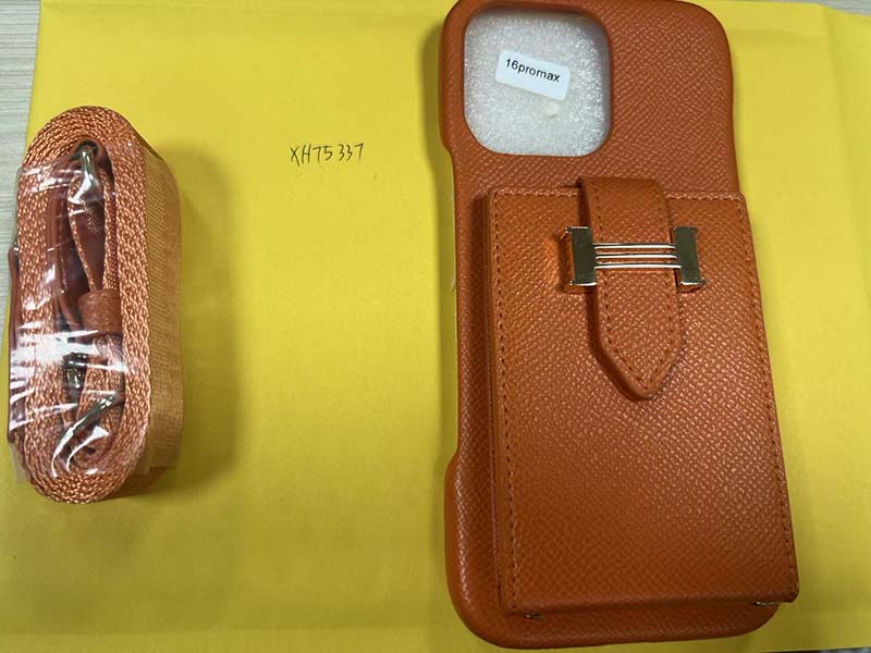 iPhone16 Pro Max エルメス風  カード 入れ ハイブランド スマホケース 芸能人愛用