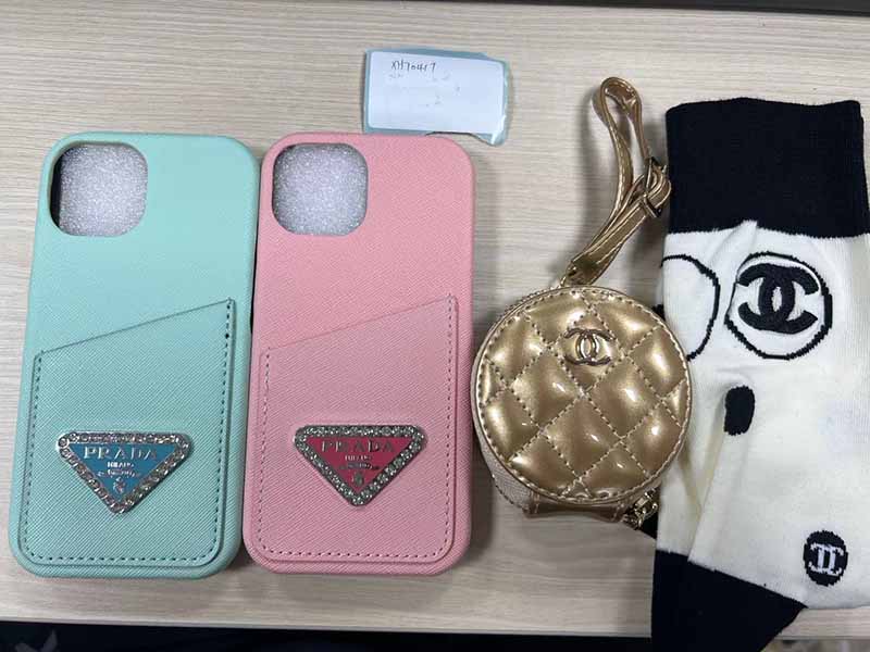 ​iPhone15 ケース プラダ風 ハイブランド スマホケース 軽量