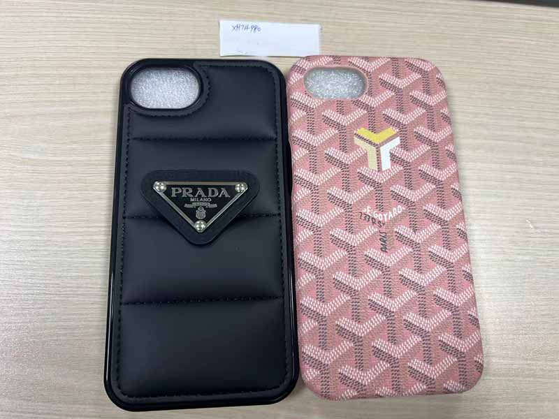 iPhone16 ダウンジャケットケース プラダ風 ハイブランド スマホケース
