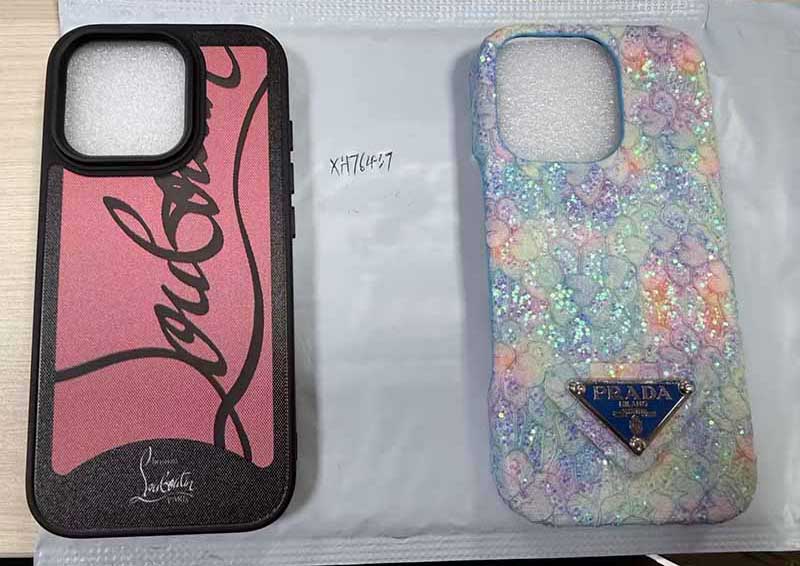 iPhone17  Prada風 クリスチャンルブタン風 ハイブランド スマホケース おしゃれ