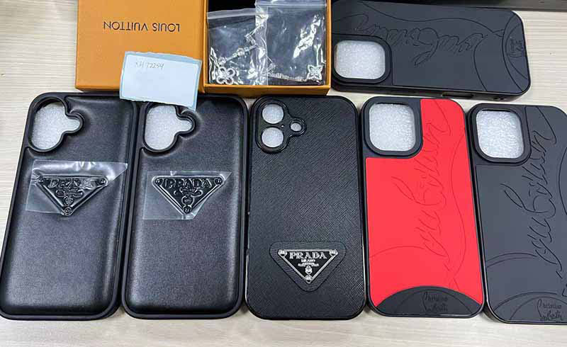iPhone16 ケース ​プラダ風  ハイブランド スマホケース  おしゃれ シンプル