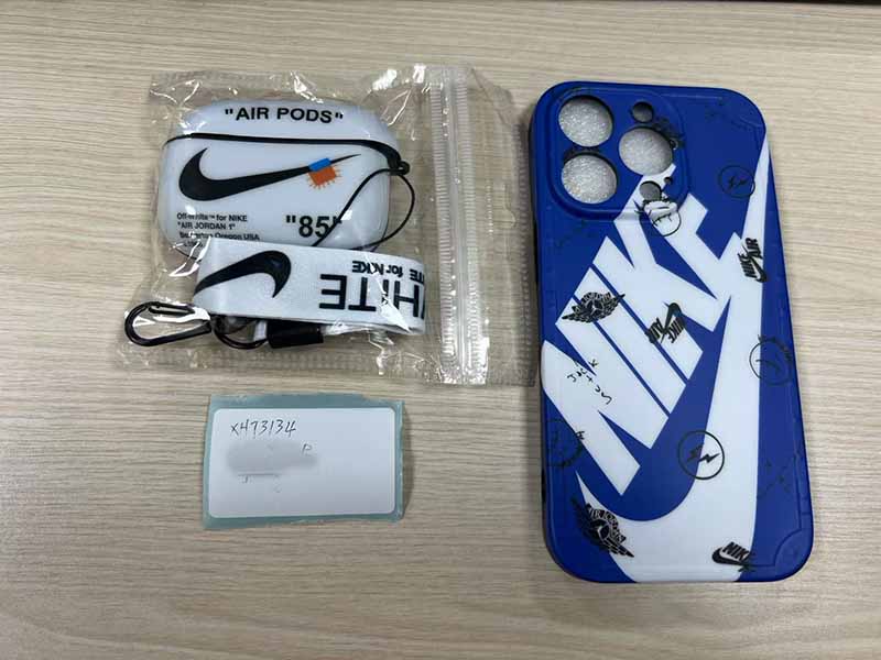iPhone14 Pro カバー Nike風  ハイブランド スマホケース アウトドア